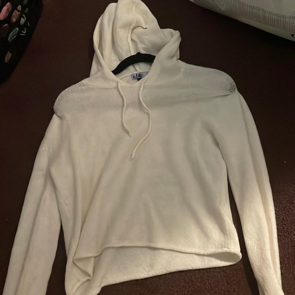 White cloth cropped sweater